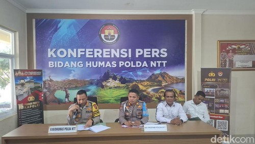 Kabid Humas Polda NTT Kombes Ariasandy saat konferensi pers di Mapolda NTT, Senin (2/9/2024). (Foto: Yufengki Bria/detikBali)