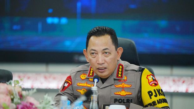 Kapolri dan Panglima TNI memberikan pengarahan kepada seluruh jajaran TNI-Polri yang bertugas mengamankan KTT IAF di Bali