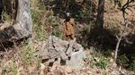 Imbas Kekeringan Warga di Ponorogo Ambil Air Bersih di Hutan
