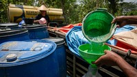 Menurut data BPBD Sragen sebanyak 12 desa di lima Kecamatan mengalami kekeringan dan kesulitan air bersih. 