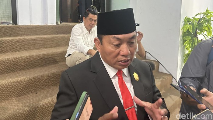 Ketua DPRD Parepare sementara, Kaharuddin Kadir.