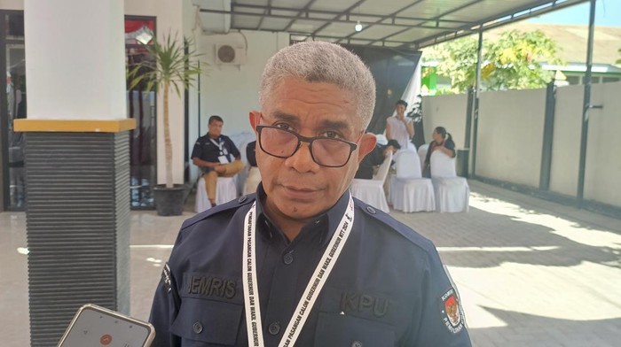 Ketua KPU NTT Jemris Fointuna di kantor KPU NTT beberapa waktu lalu.