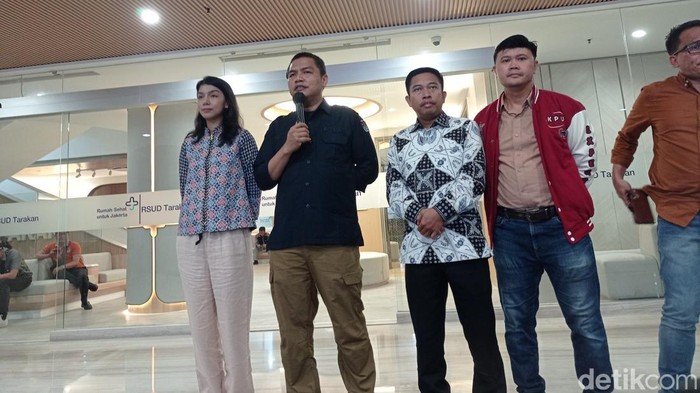 Ketua KPUD Jakarta Wahyu Dinata di RSUD Tarakan (Taufiq/detikcom).