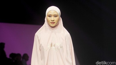 Foto: Koleksi Mukena Hingga Busana Siti Khadijah X APR di Muffest 2024