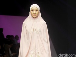 Foto: Koleksi Mukena Hingga Busana Siti Khadijah X APR di Muffest 2024