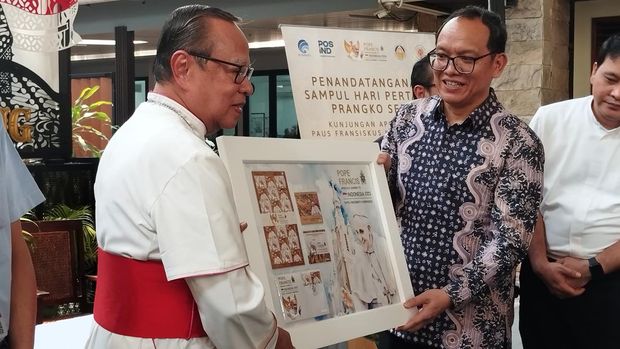 Kominfo Luncurkan Prangko Seri Paus Fransiskus, Bakal Dijual Rp 4.000