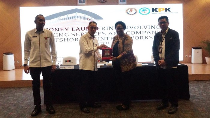 KPK melakukan kerja sama dengan Overseas Prosecutorial Assistance and Training (OPDAT) dari Amerika Serikat (AS).
