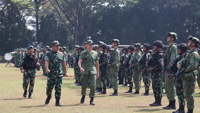 Upacara pembukaan Latihan Bersama Safkar Indopura ke-36 di Lapangan Kurusetra, Markas Yonif 411/Pandawa, Kota Salatiga, Senin (2/9/2024).