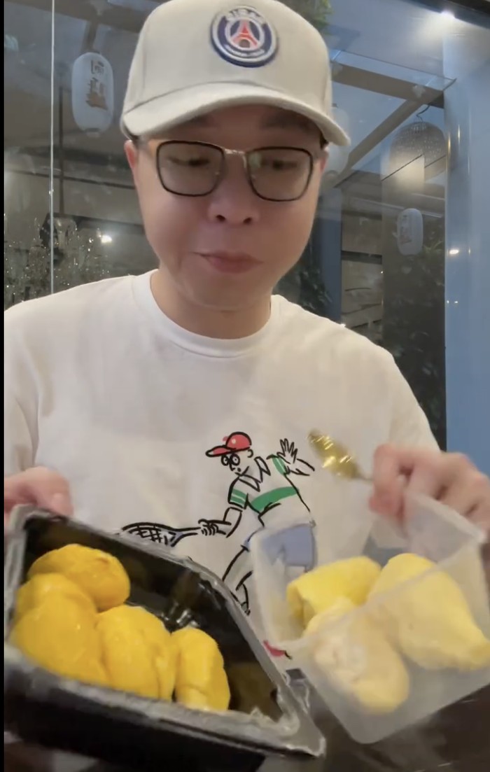 Kulineran Seru Dr. Richard Lee, Cicip Mooncake Mahal hingga Dessert di China