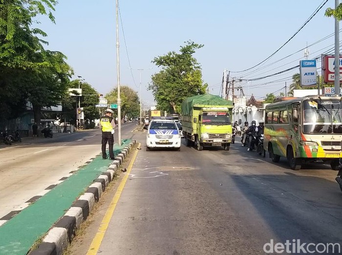 Lokasi kecelakaan siswi SMK tewas terlindas truk di Jalan Soekarno-Hatta, wilayah Desa Jambearum, Kecamatan Patebon, Kabupaten Kendal, Senin (02/09/2024) pagi.