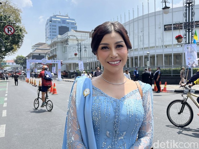 Nisya Ahmad usai pelantikan anggota DPRD Jabar Nisya Ahmad usai pelantikan anggota DPRD Jabar