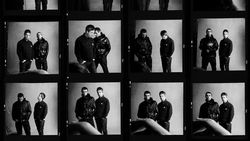 Di Balik Layar Sesi Foto Liam dan Noel Gallagher Buat Konser Reuni Oasis