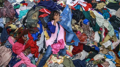 Pakaian Layak Pakai untuk Pengungsi Banjir Bandang di Ternate