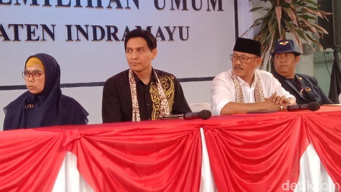 Pasangan bakal calon Lucky Hakim dan Syaefudin