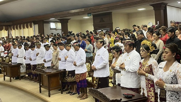 Pelantikan anggota DPRD Bali periode 2024-2029 di gedung DPRD Bali, Denpasar, Senin (2/9/2024).