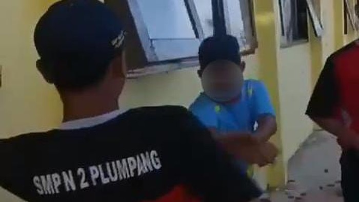 Penampakan video viral siswa SMPN 2 Plumpang Tuban aniaya temannya