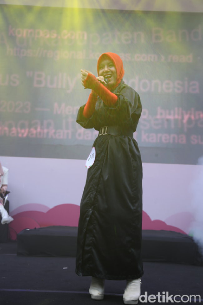 Nakeisha Syifa terpilih menjadi juara pertama Emeron Hijab Hunt 2024 pada malam grand final Sabtu (31/8/2024) di P7 Ballroom Kuningan City Mall. Sebelumnya dia gagal menjadi finalis saat mengikuti audisi Jabodetabek. Namun dia kembali memukau juri saat audisi online Emeron Hijab Hunt 2024. Foto: Foto: Pradita Utama.