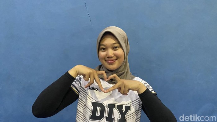 Pevoli asal Jogja, Latifa Nisa Az-Zahra saat ditemui di GOR Bulutangkis UNY, Sleman, Senin (2/9/2024).