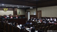 Para terdakwa perkara dugaan pungutan liar (pungli) dalam lingkungan Rumah Tahanan (Rutan) KPK kembali menjalani sidang di Pengadilan Tipikor, Jakarta, Senin (2/9/2024).  