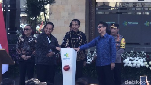 Presiden Joko Widodo meresmikan Gedung KIA RSUP Prof Ngoerah, Denpasar, Bali, Senin (2/9/2024). (Foto: Ida Bagus Putu Mahendra/detikBali)