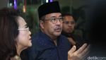 Rano Karno Sapa Ojol dan Temui Owner Pisang Bu Nanik