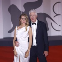 Alejandra Silva merupaka wanita ketiga yang dinikahi Richard Gere. Sebelumnya pemain film Unfaithful itu pernah menikah dengan Carey Lowell pada 2002-2016 dan Cindy Crawford pada 1991-1995. Foto: Vianney Le Caer/AP