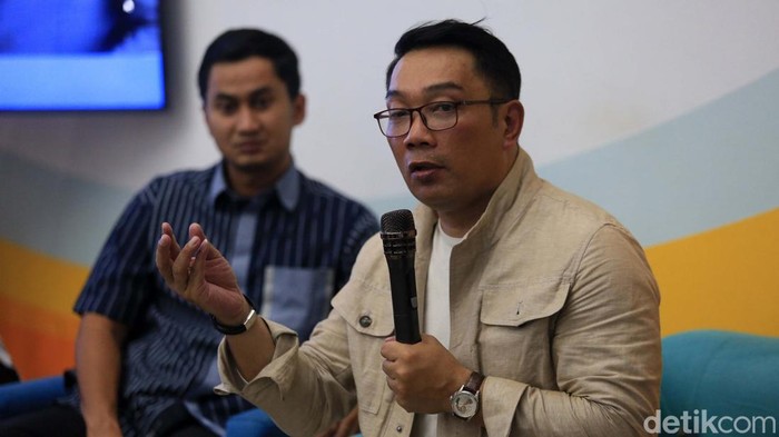 Ridwan Kamil mengunjungi markas TKN Fanta. Tim Kemenangan Nasional (TKN) Pemilih Muda Prabowo-Gibran itu menyatakan dukungan untuk Ridwan Kamil-Suswono.