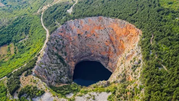 Sinkhole terbesar di dunia