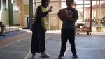Potret Siswa-siswi SLBN Semarang Bergembira Main Basket Bersama
