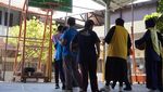 Potret Siswa-siswi SLBN Semarang Bergembira Main Basket Bersama