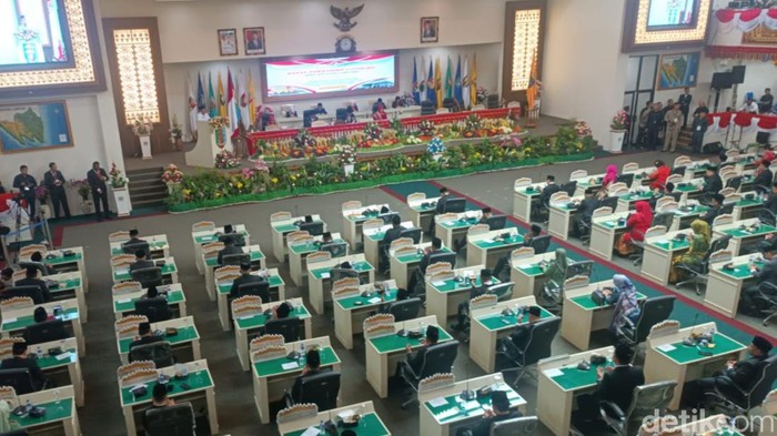 Suasana pelantikan anggota DPRD Provinsi Lampung periode 2024 - 2029