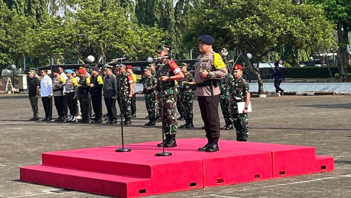 Pasukan Gabungan TNI-Polri Bersiap Amankan Kunjungan Paus Fransiskus dan ISF 2024 melalui Apel Terpadu
