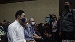 Tutupi Muka dengan Masker, Harvey Moeis Jalani Sidang Lanjutan