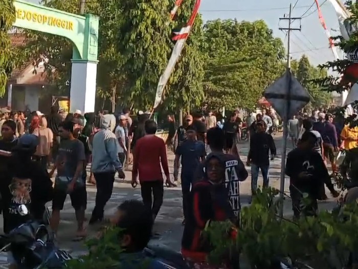 Viral tawuran antar-penonton saat karnaval di Jombang