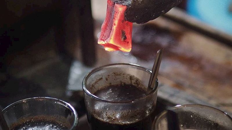 7 Racikan Kopi Terburuk di Dunia Dibuat Pakai Bahan Ini