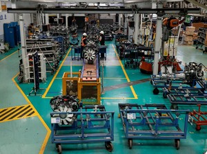 Relokasi Pabrik Otomotif dari RI ke Vietnam Picu PHK, Ini Kata Menaker