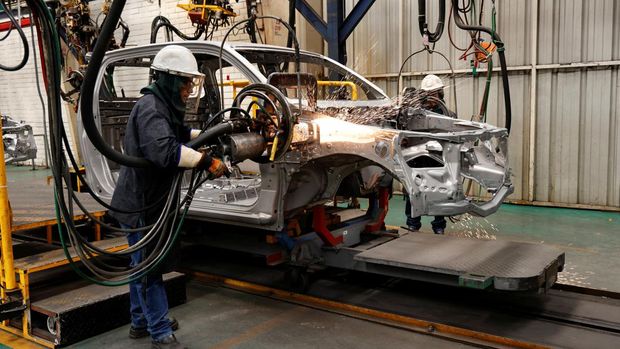 People work on one of the production lines at the General Motors' GM.N factory in Ecuador, which will stop production amid pressure from competitors but still sell vehicles in the country, in Quito, Ecuador September 2, 2024. REUTERS/Karen Toro