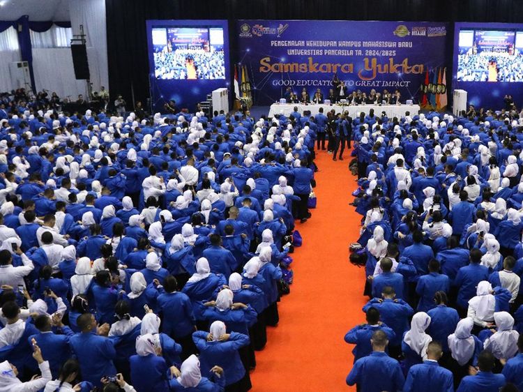 Begini Momen Penyambutan Ribuan Mahasiswa Baru di UP