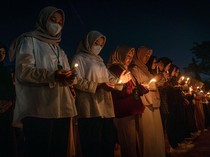 Nyalakan Lilin, BEM Berkabung Atas Meninggalnya Dokter PPDS Undip