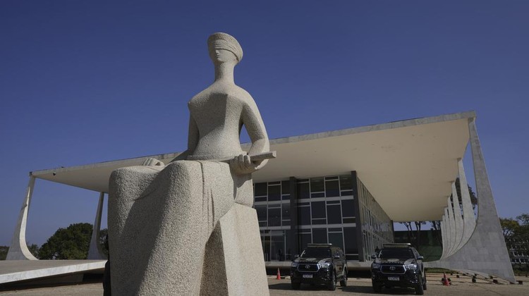 An ad by Valor media shows a photo of Elon Musk at a shopping center in Brasilia, Brazil, Monday, Sept. 2, 2024. The sign reads in Portuguese: 