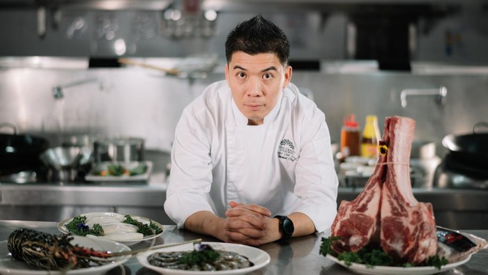 Chef Engoi Chee Hing di The Trans Luxury Hotel Bandung.