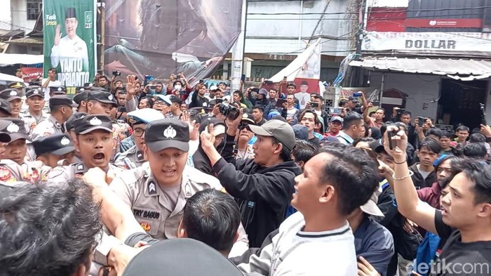 Demo saat pelantikan DPRD Kota Tasikmalaya