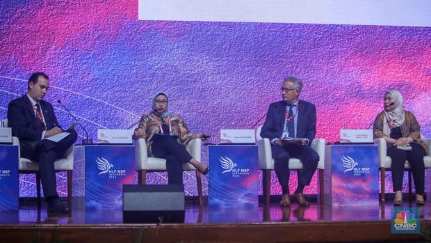 Deputi Bidang Kemaritiman dan Sumber Daya Alam Kementerian Kementerian PPN/Bapenas, Vivi Yulaswati saat sesi panel diskusi dalam acara High-Level Forum on Multi-Stakeholder Partnerships (HLF-MSP) 2024 di Bali International Convention Center (BICC), Nusa Dua, Bali, Selasa (3/9/2024). (CNBC Indonesia/Faisal Rahman)