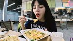 Dinar Candy Traktir Penghuni Rumah Singgah dan Kulineran ke Kamboja