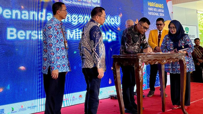 Dirut Bank Sulselbar Yulis Suandi mendatangani Mou dengan BKKBN.