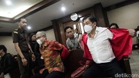 Kerugian keuangan negara dalam kasus ini mencapai Rp 1.166.044.097.404 (Rp 1,1 triliun). Kerugian keuangan itu dihitung berdasarkan kekurangan fisik emas Antam di butik emas logam mulia Surabaya 01 dan kewajiban penyerahan emas oleh PT Antam ke Budi Said.  
