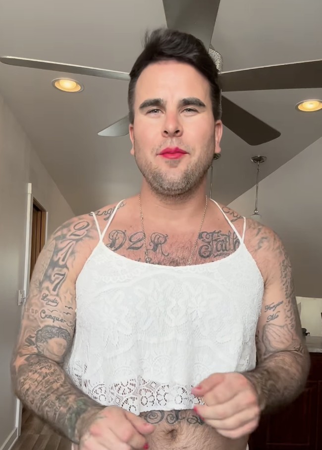 Saya tidak membutuhkan apapun untuk menjadi transgender wanita, ungkap Josh, seperti dikutip dari NY Post.  Foto: dok. Instagram @josh_seiter_official