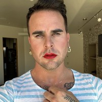 Penampilan Josh Seiter, mantan bintang reality TV ‘Bacheloretteki’ itu menjadi bahan perbincangan hangat. Setelah mengumumkan dirinya sebagai transgender wanita pada Mei 2024, penampilan Josh jadi kontroversi. Foto: dok. Instagram @josh_seiter_official