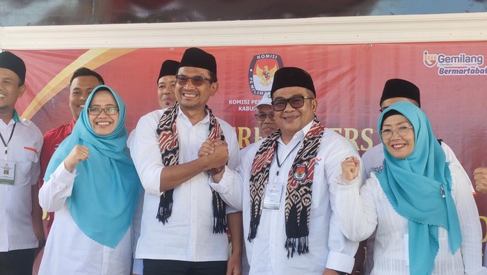 Helmi-Yudi saat daftar maju Pilbup Garut ke KPU