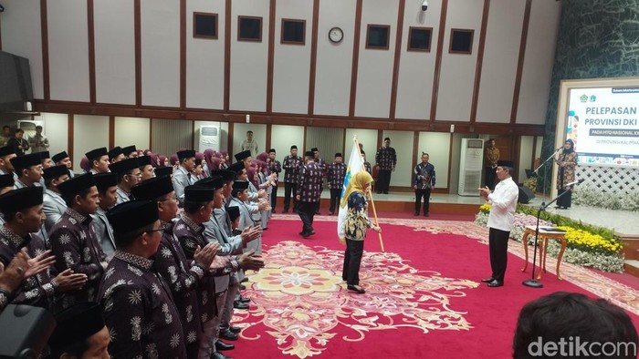 Dilepasnya 92 Kafilah oleh Heru Budi dalam Persiapan Menuju MTQ Nasional 2024 di Samarinda